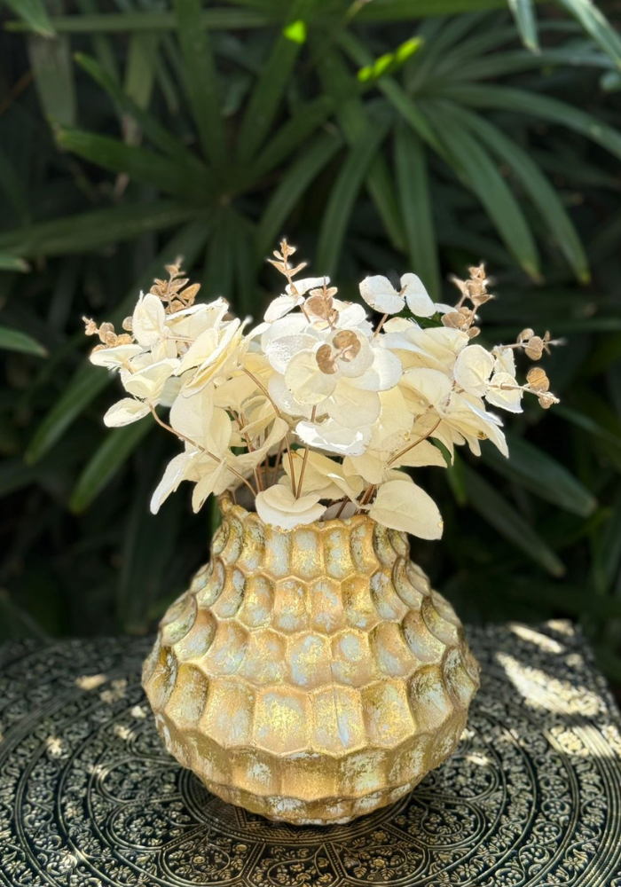 Medium Gold Honeycomb Vase – Elegant Accent Décor (WITHOUT FLOWERS)