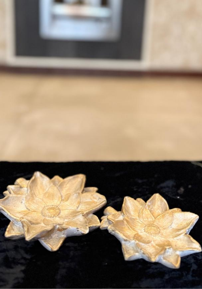 Flower-Shaped Decorative Plates (Set of 2)
